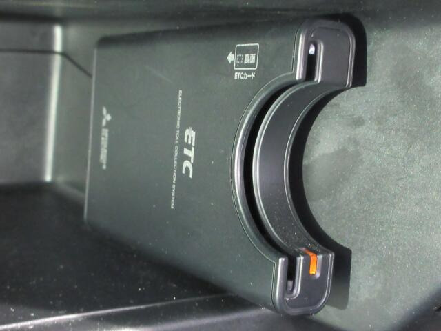 ETC利用で高速料金割引!料金所渋滞を解消しアイドリング時に発生する排気ガスも減らせCO2削減にも貢献!環境のみならずおサイフにも優しいですね。