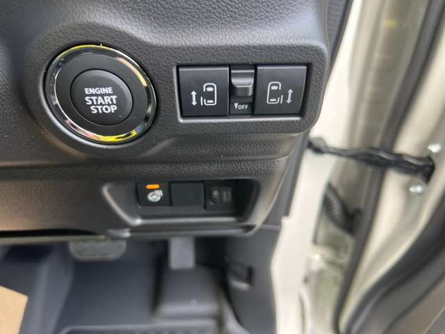 �l�C�̃M�A!�Җ]�̐V�^�o��!�e�F�i���ɂĂ��p��OK!�V�^�M�A�͑S���ʃJ�����̉掿���オ�胁�[�J�[�i�r�ɂ������HDMI���͂����Čg�т̃~���[�����O���\!