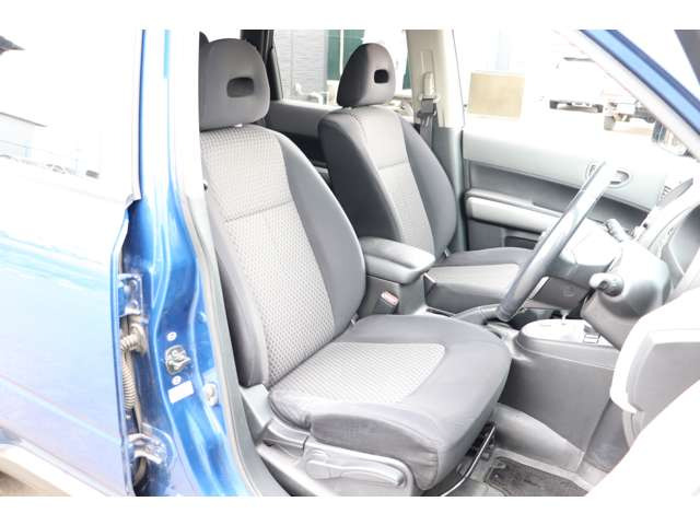 お客様に気持ちよく乗っていただけるように、一台一台心を込めて綺麗にしております!