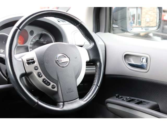 よく触れるステアリングは傷も少なく綺麗な状態です!