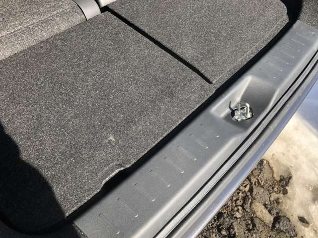 �g�����N�t���A���C�����Ă���܂��B�y�x�̏C���ł��̂ő��s�ɖ�肠��܂���� �C���ӏ��Ɋւ��܂��ẮA���q�l������Ă�����Ԓ��̕ۏ؂����t�����Ă���܂��̂ł����S����������