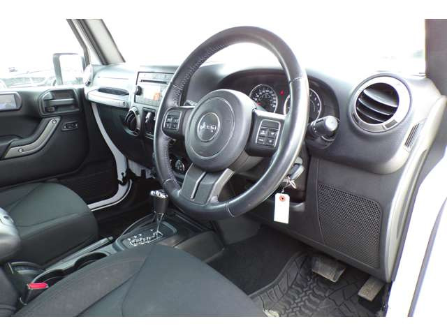 �N���J��SUV�̂ق��ɂ��A���t�@�[�h�E�G���O�����h�E�Z���i�E�X�e�b�v���S���E���H�N�V�[�E���F���t�@�C�A�E�I�f�b�Z�C�E�A���Ԃ��|���V�F�J�C�G�� �~�j�N���X�I�[�o�[�I�[��4 �L���v�e�B�o���݌ɂ��Ă���܂�