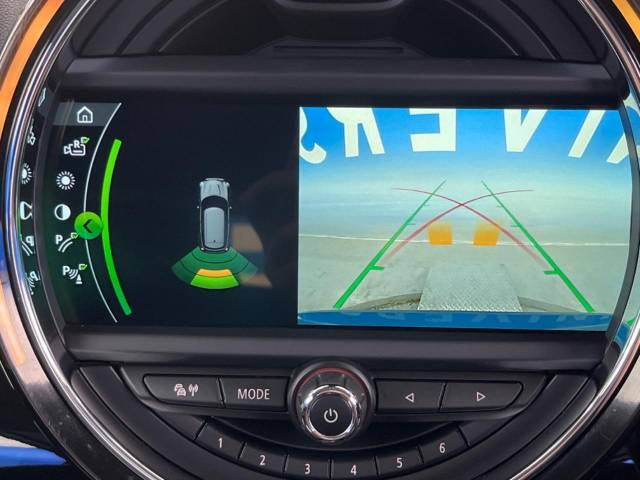 ●バックカメラ:便利な【バックカメラ】で安全確認もできます。駐車が苦手な方にもオススメな便利機能です。