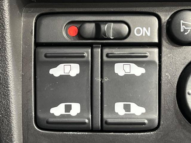 �y�����p���[�X���C�h�h�A�z�X�}�[�g�L�[��^�]�Ȃ̃X�C�b�`�Ō�ȗ����X���C�h�h�A�̊J���\���d��������͂����ăh�A���J����K�v�������A�����Ȃ��q�l�ł��ȒP�ɊJ���߂ł����K�ł���