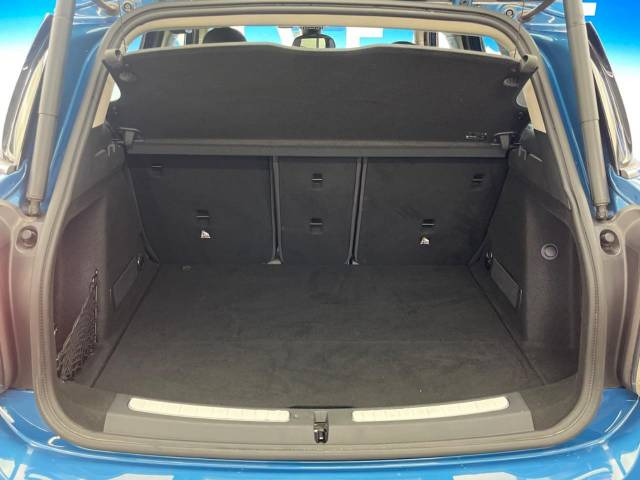 ●トランクルーム:趣味が広がる収容スペース!これだけの広さがあればお買い物やレジャーなどにも最適です!使用感も少なくきれいな状態を維持しております。