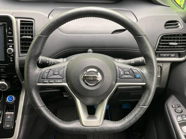 �y�����v�����X�e�A�����O�z�㎿�Ȋv���g�p���邱�ƂŁA��ɂ����������݂ƂĂ��^�]���₷���n���h���ł���