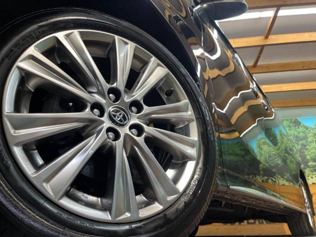 �y����18�C���`�A���~�z�C�[���z�O�ςɃ}�b�`���������A���~�z�C�[���𑕒����Ă���܂��B�e��ЊO�A���~�z�C�[����A�X�^�b�h���X�^�C�����戵�����Ă���܂��B���񂲑��k����������