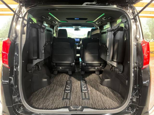 ���i�̂���������ʋ΁A���}���ɏ\���ȉ׎��X�y�[�X���m�ۂ��Ă���܂��B�Z�J���h�V�[�g��|���ƁA�傫�ȉו��̐ύڂ��\�ł���