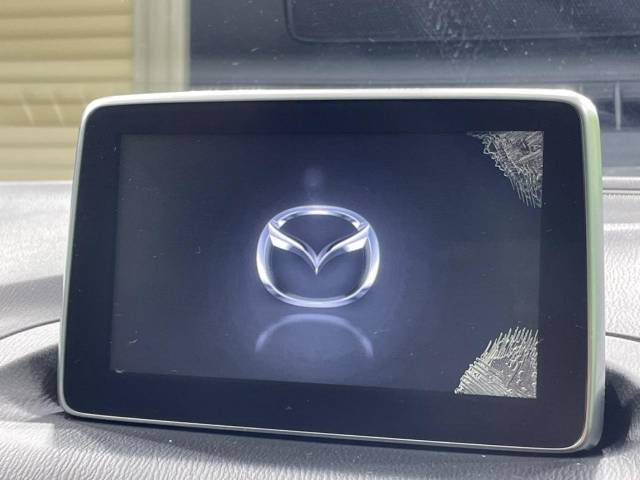 【メーカー純正ナビ】インテリアに溶け込むスタイリッシュな「専用設計」メーカーナビを装備♪視認性や操作性など基本性能にも優れ、より上質なカーライフをお楽しみいただけます。