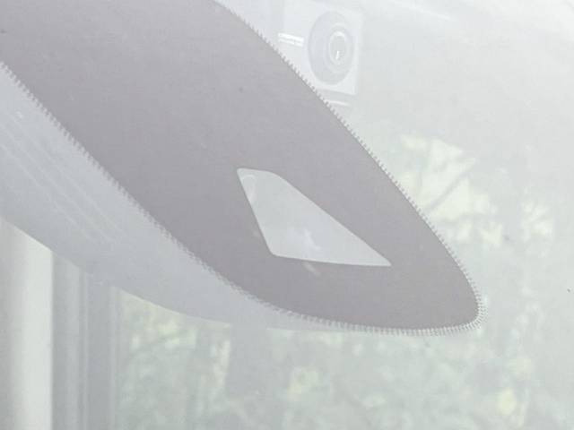 �y�G�}�[�W�F���V�[�u���[�L�z���s���ɑO���̎ԗ�����F�����A�Փ˂������Ȏ��͌x��ƃu���[�L�ŏՓˉ���Ɣ�Q�y�����A�V�X�g�B�����S�Ƀh���C�u�����y���݂��������܂��B