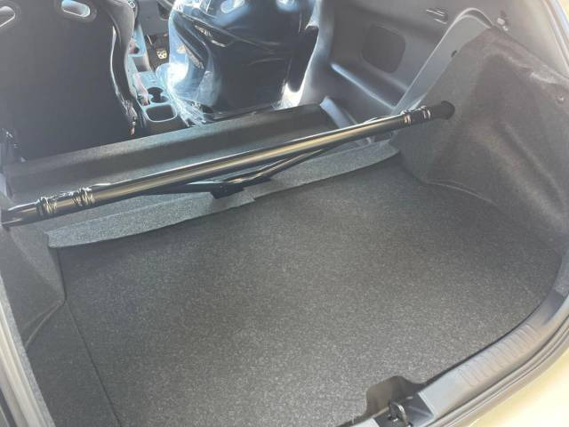 ���i�̂���������ʋ΁A���}���ɏ\���ȉ׎��X�y�[�X���m�ۂ��Ă���܂��B