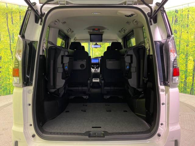 ���i�̂���������ʋ΁A���}���ɏ\���ȉ׎��X�y�[�X���m�ۂ��Ă���܂��B�Z�J���h�V�[�g��|���ƁA�傫�ȉו��̐ύڂ��\�ł���