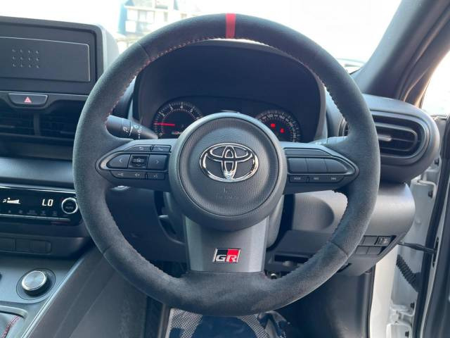 �y�X�G�[�h�X�e�A�����O�z����ɂ����f�ނ��̗p����A�O���b�v���\�ɗD�ꂽ�X�e�A�����O�ł��B�n���h�����O���̑��쐫�����サ�A���S�E���S�ȑ��s�ɍv�����܂��B���������ӂ�錩���ڂ������ł��ˁ�