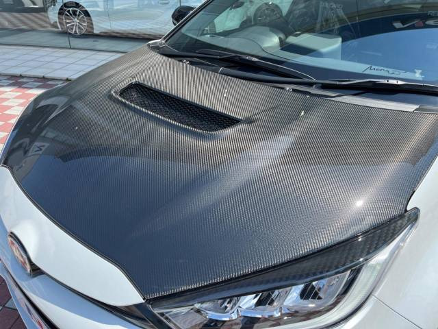 �y�J�[�{���{���l�b�g�z�����ڂ̈Ⴂ�����łȂ��A�M���o�̌������ƌy�ʉ����s���鑕���ƂȂ��Ă���܂��B