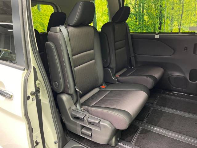 �Z�J���h�V�[�g�͒������������ƂȂ��Ă���A�X���C�h����ΒʘH�X�y�[�X���o��!�O��̈ړ����Ƃ��Ă��ȒP�ł���������A8����Ԏ������K�ȍ���S�n�̃V�[�g�ƂȂ��Ă��܂���