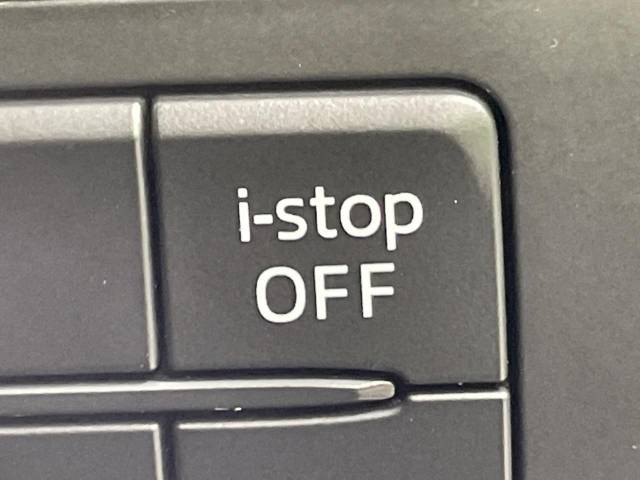 【アイドリングストップ】赤信号や渋滞で停車した際にエンジンを停止し、無駄な燃料の消費を抑えます。燃費向上や環境保護につなげる機能♪エンジンはブレーキを離せば再始動します。