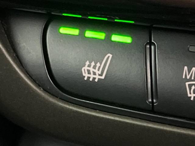 ●フロントシートヒーティング:運転席・助手席共に三段階で調節が可能なシートヒーターを装備しております。季節を問わず快適にご使用いただけます。