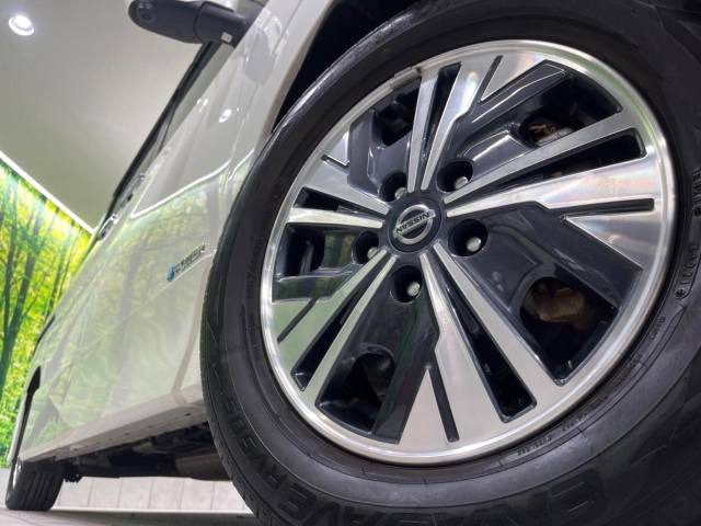 �y����15�C���`�A���~�z�C�[���z�O�ςɃ}�b�`���������A���~�z�C�[���𑕒����Ă���܂��B�e��ЊO�A���~�z�C�[����A�X�^�b�h���X�^�C�����戵�����Ă���܂��B���񂲑��k����������