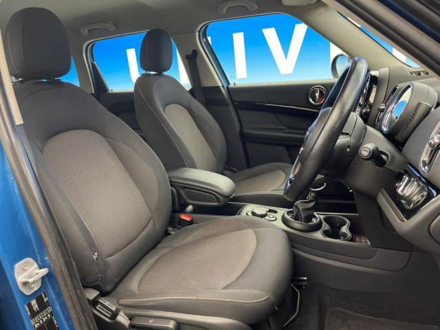 ●シートの使用感:破れ・へたりも少なく、ご覧の通りきれいな状態を維持しております。また、室内クリーニング・コーティングもご用命いただけます。