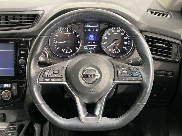 【純正革巻きステアリング】上質な革を使用することで、手にしっかり馴染みとても運転しやすいハンドルです♪