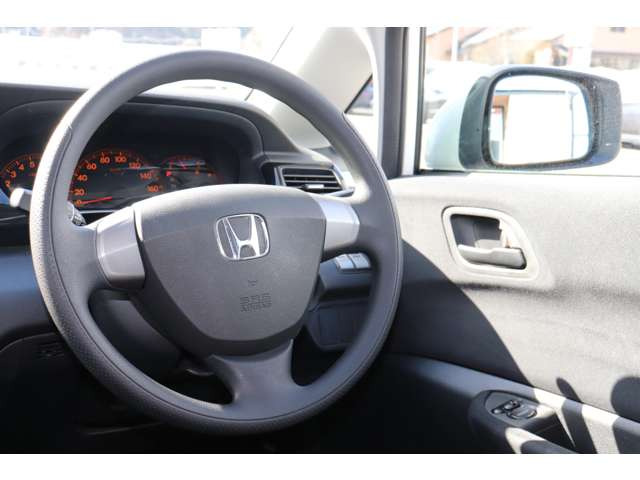 よく触れるステアリングは傷も少なく綺麗な状態です!