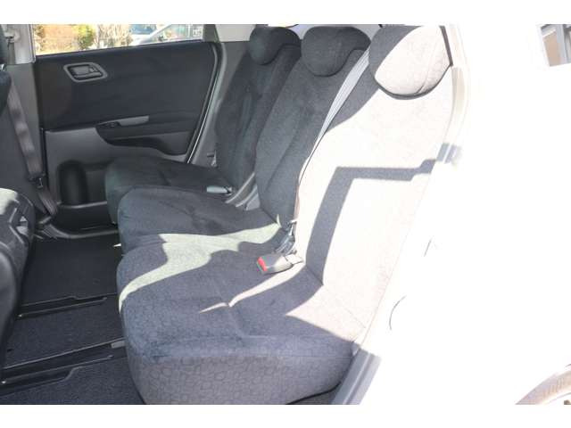 リヤシートも使用感少なく綺麗な状態です( ´艸`)