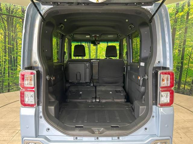 ラゲッジルームは、大容量のスペースを確保。普段のお買い物からレジャーまで、幅広く活躍してくれます!また、リアシートを倒すことでバリエーション豊かにお使いいただけます。