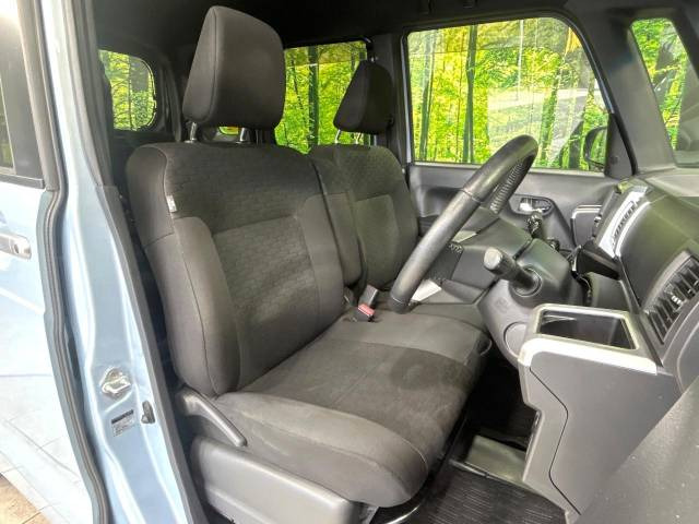 運転席シート廻りは使用感も少なく、良好な状態となっています。丁寧に使われていたことがよくわかりますね。