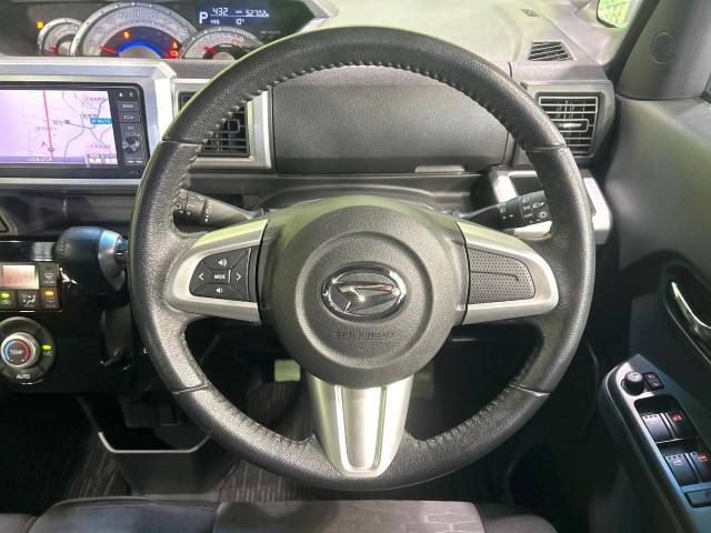 ステアリングも使用感が少なく、きれいな状態となっております♪