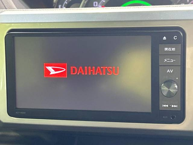 【純正ナビ】人気の純正ナビを装備しております。ナビの使いやすさはもちろん、オーディオ機能も充実!キャンプや旅行はもちろん、通勤や買い物など普段のドライブも楽しくなるはず♪