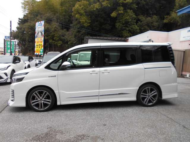 ヴォクシー1.8 ハイブリッド ZS