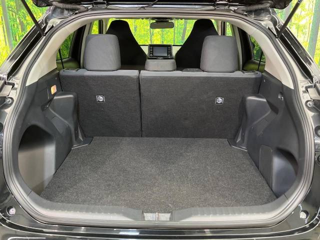 ���i�̂���������ʋ΁A���}���ɏ\���ȉ׎��X�y�[�X���m�ۂ��Ă���܂��B�Z�J���h�V�[�g��|���ƁA�傫�ȉו��̐ύڂ��\�ł���