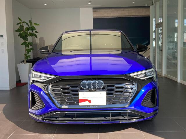 Q8スポーツバック e-tronエディション Sライン 4WD