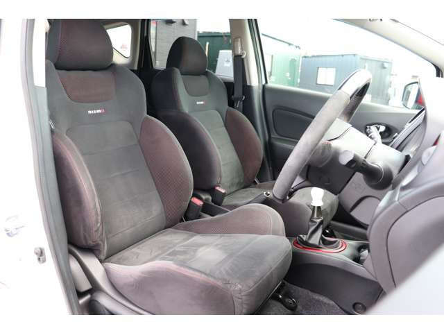 お客様に気持ちよく乗っていただけるように、一台一台心を込めて綺麗にしております!