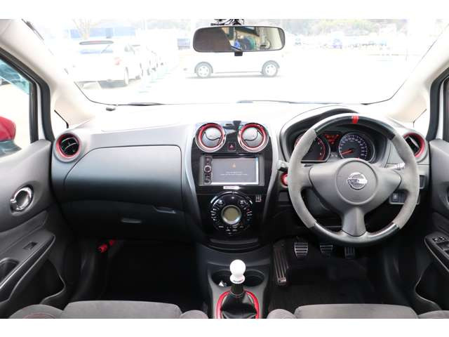 すっきりとしたダッシュボード回り!フロントビューの視界も良くて運転しやすいですよ♪