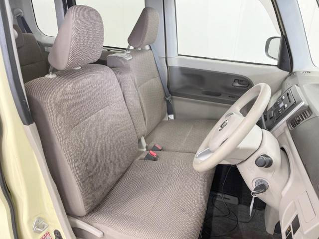 運転席シート廻りは使用感も少なく、良好な状態となっています。丁寧に使われていたことがよくわかりますね。