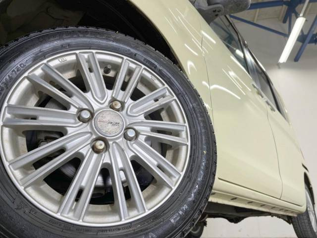 【アルミホイール】外観にマッチしたアルミホイールを装着しております。各種アルミホイールや、スタッドレスタイヤも取扱いしております。是非ご相談ください♪