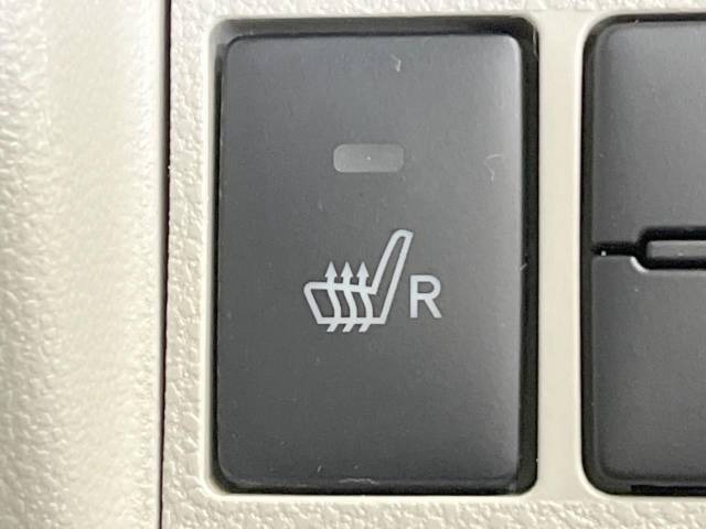 【シートヒーター】寒い日に重宝するシートヒーター!エアコンより早く温まってくれるので寒がりの人も安心ですね♪エアコンの温風は乾燥するから苦手、という方にもをおすすめです。