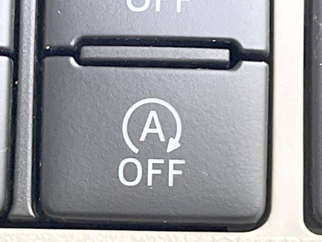 【アイドリングストップ】赤信号や渋滞で停車した際にエンジンを停止し、無駄な燃料の消費を抑えます。燃費向上や環境保護につなげる機能♪エンジンはブレーキを離せば再始動します。