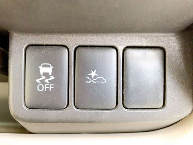 �y�Փˌy�����u�z���s���ɑO���̎ԗ�����F�����A�Փ˂������Ȏ��͌x��ƃu���[�L�ŏՓˉ���Ɣ�Q�y�����A�V�X�g�B�����S�Ƀh���C�u�����y���݂��������܂��B