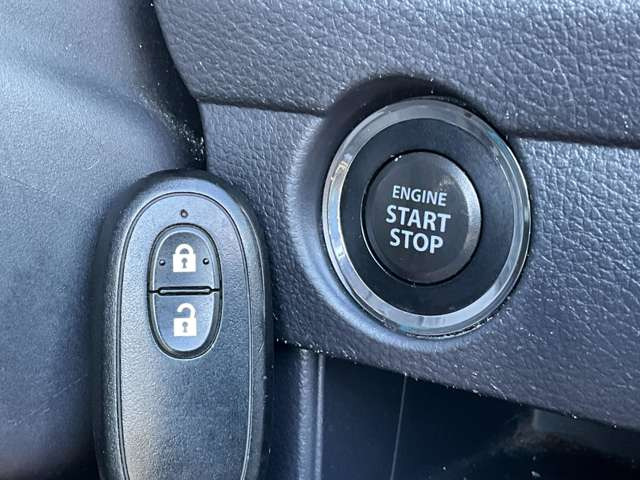 【スマートキー&プッシュスタートシステム】カバンやポケットに入れたままドアの開閉ができ、ワンタッチで楽々エンジンをかけられます♪