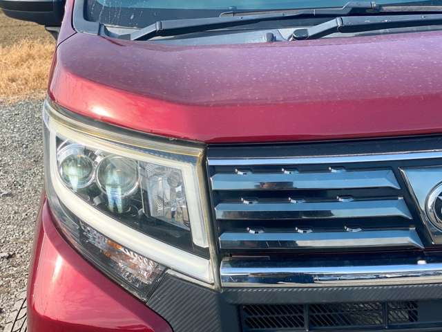 �yLED�w�b�h���C�g�zLED�Ȃ̂Ŗ��邳���΂��������Ԃ����S���đ��s���������܂���