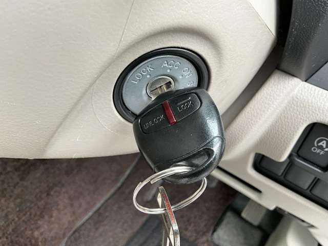 【キーレスエントリー】離れた場所からドアの開閉ができ、ワンタッチで楽々乗り込めます♪