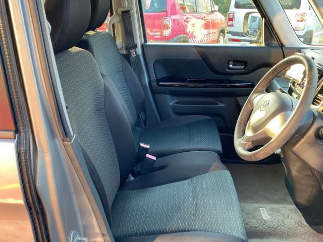 ���X�ł͌y�����Ԃ��畁�ʎԂ܂ŕ��L���I�[�����[�J�[�̎Ԏ�E�F�E�O���[�h��L�x�ɑ����Ă���܂��B