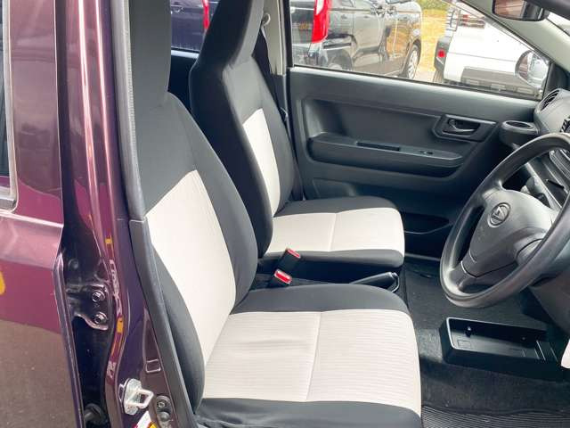 ���X�ł͌y�����Ԃ��畁�ʎԂ܂ŕ��L���I�[�����[�J�[�̎Ԏ�E�F�E�O���[�h��L�x�ɑ����Ă���܂��B