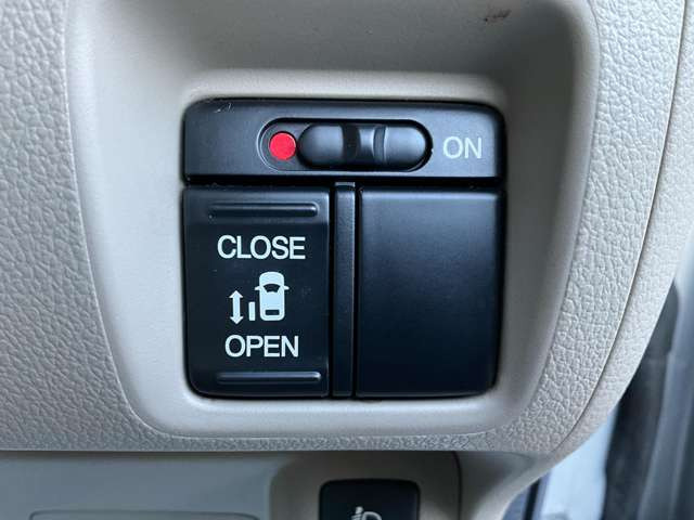 �y�d���X���C�h�h�A�z�h�A�̊J�������^�b�`�ōs�����Ƃ��ł��܂����֗��ȋ@�\�̈�ł��ˁ�