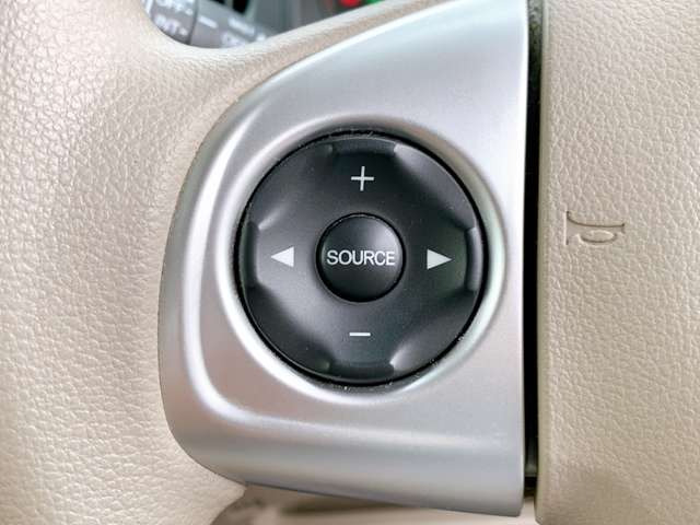 �y�X�e�A�����O�X�C�b�`�z�n���h���̃{�^���ŊȒP�Ƀi�r�̉��ʂ�`�����l������\�ł���