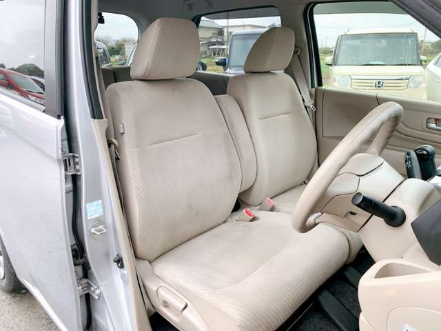 ���X�ł͌y�����Ԃ��畁�ʎԂ܂ŕ��L���I�[�����[�J�[�̎Ԏ�E�F�E�O���[�h��L�x�ɑ����Ă���܂��B