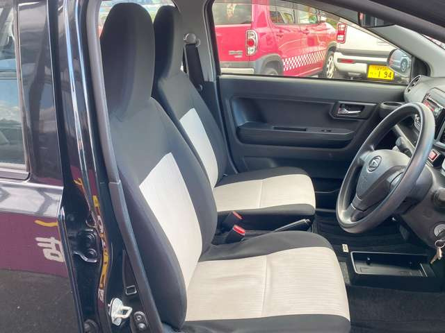 ���X�ł͌y�����Ԃ��畁�ʎԂ܂ŕ��L���I�[�����[�J�[�̎Ԏ�E�F�E�O���[�h��L�x�ɑ����Ă���܂��B