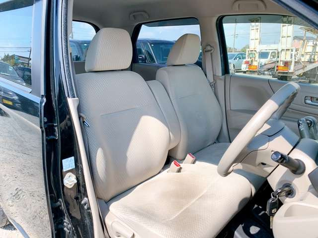 ���X�ł͌y�����Ԃ��畁�ʎԂ܂ŕ��L���I�[�����[�J�[�̎Ԏ�E�F�E�O���[�h��L�x�ɑ����Ă���܂��B